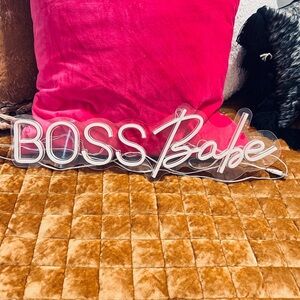 Neon 'Boss Babe' Sign